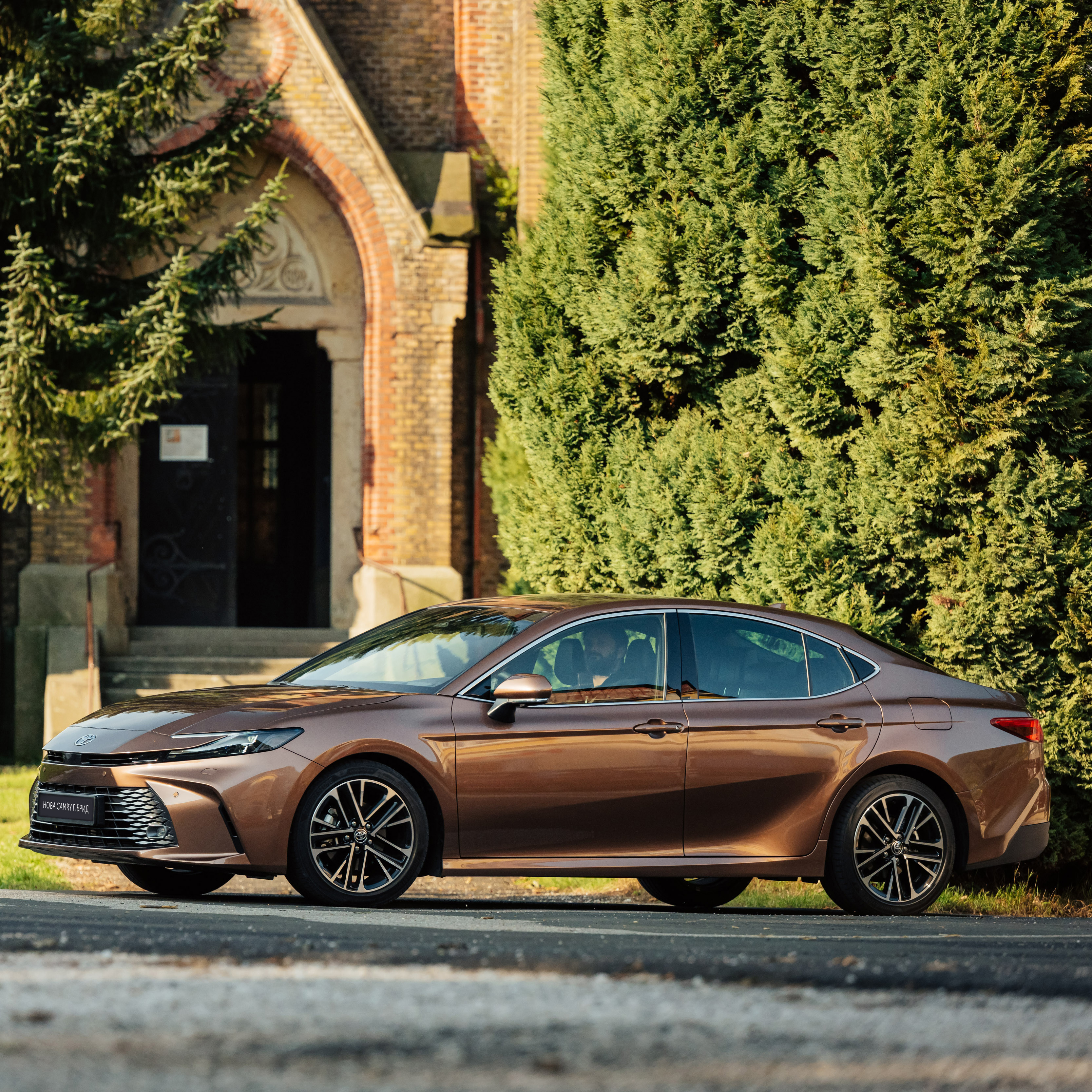 2024_new_camry_executive_bronze_dynamic_019_1_kopia