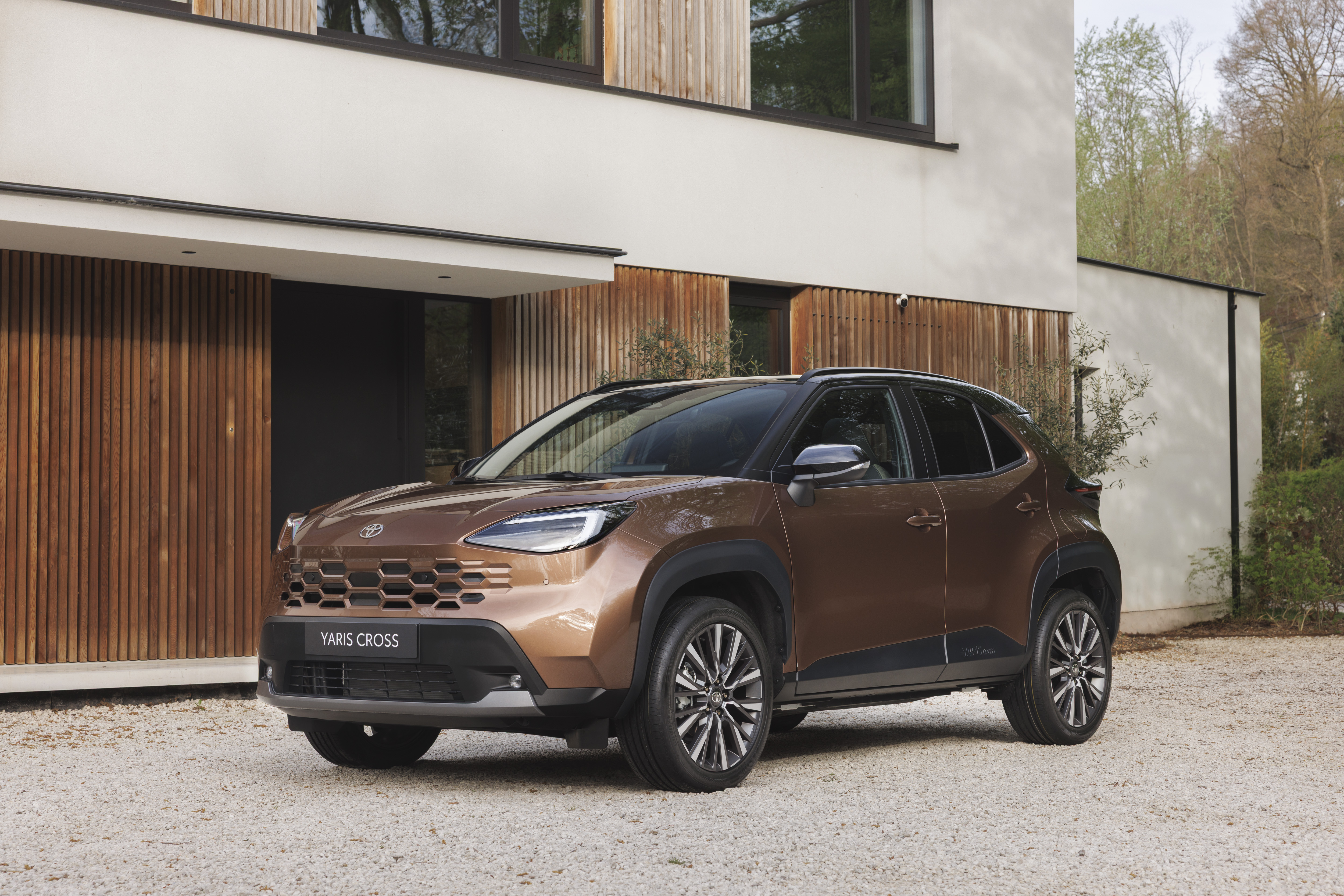 yariscross_highgrade_preciousbronze_static_07